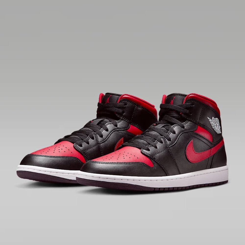 🔥  Nike  Air Jordan 1 Retro Bred Toe – Men’s Size 8 – Worn Once!